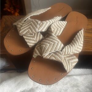 Universal Thread Tan and Cream Sandals
